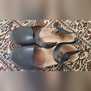 Elegant Black Leather Women's Danskos Sz 39